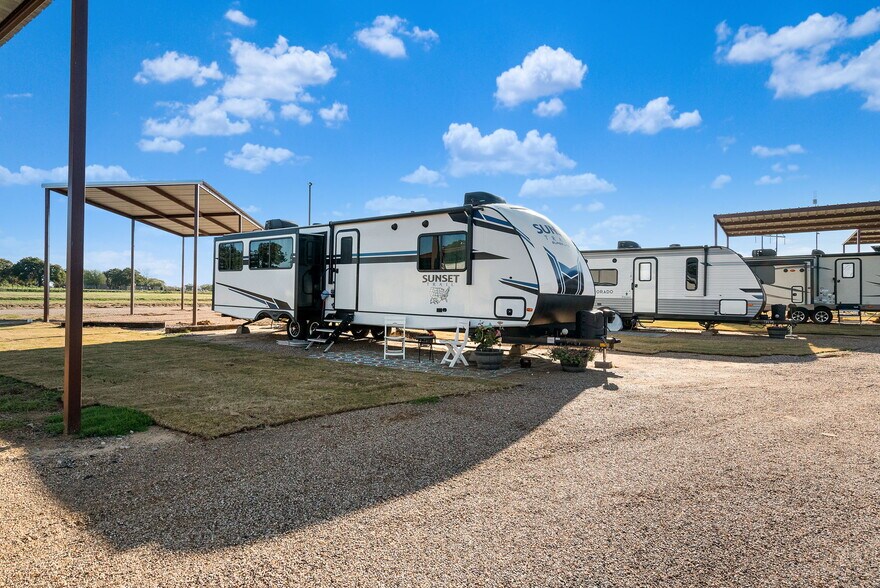 More Photos Of 351 My Ln, Millsap Trailer Camper Park For Sale