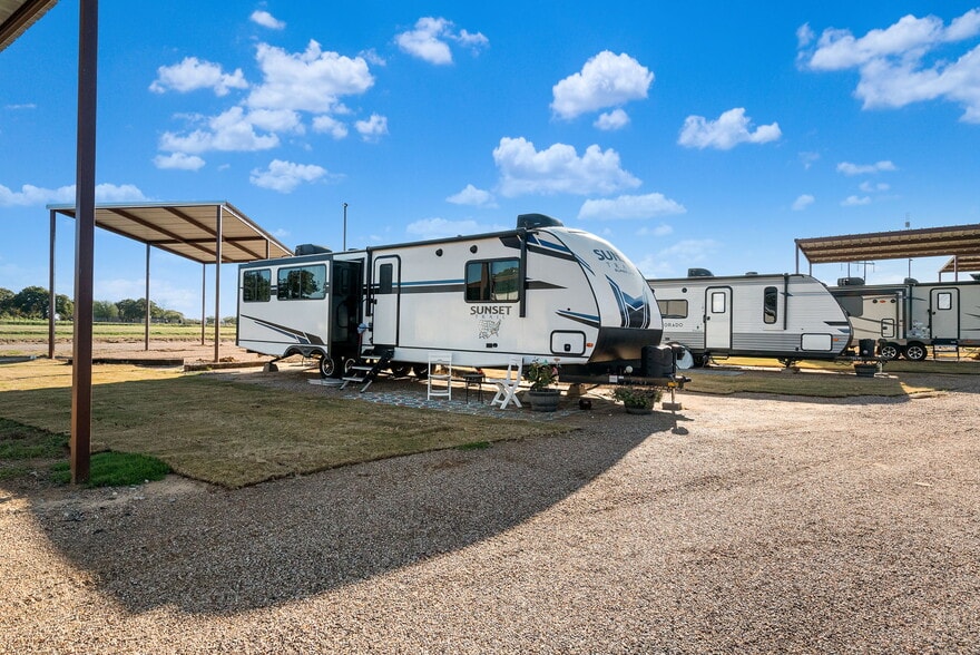 More Photos Of 351 My Ln, Millsap Trailer Camper Park For Sale