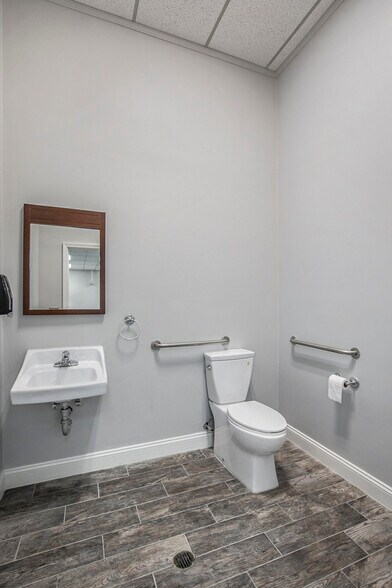 More Photos Of 201 N Riverside Ave, Saint Clair General Retail For Sale