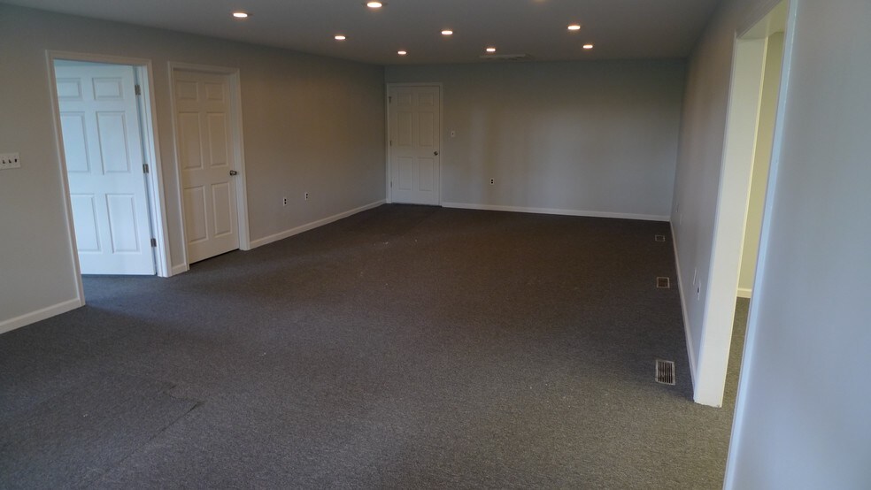 More Photos Of 7 Greenwood Pl, Pikesville Warehouse For Sale