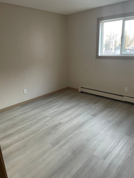 More Photos Of 11715 124th St NW, Edmonton Apartments For Sale