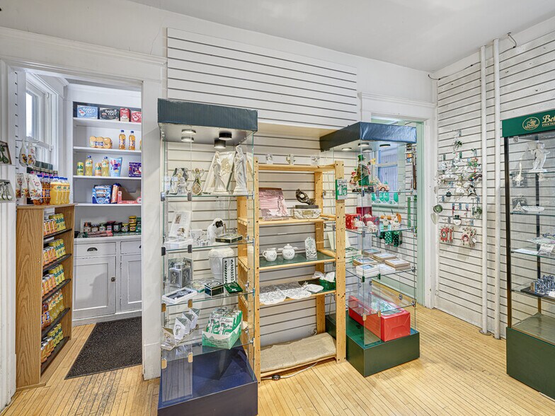 More Photos Of 1124 Grand Ave, Saint Paul Freestanding For Sale