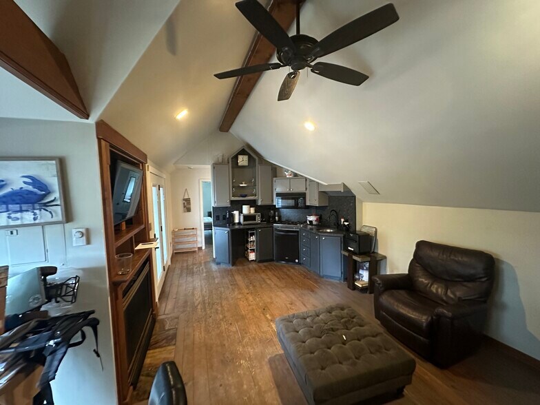More Photos Of 430 Carolina Way, Highlands Flex For Sale