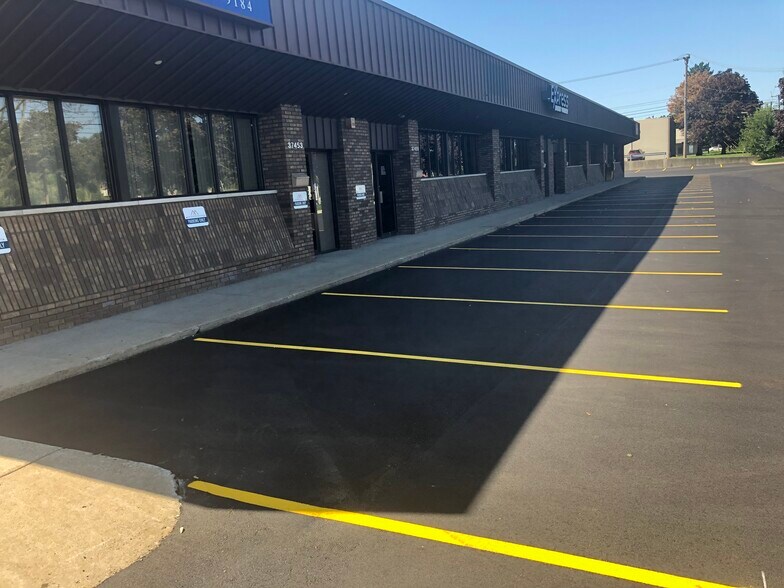 More Photos Of 37453-37463 Schoolcraft Rd, Livonia Office For Lease