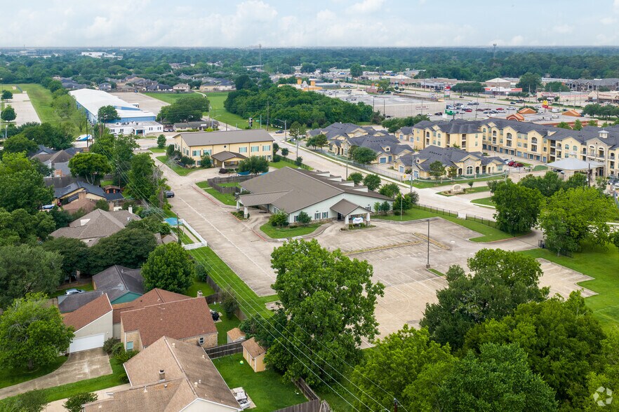 More Photos Of 11820 Huffmeister Rd, Houston Office For Sale