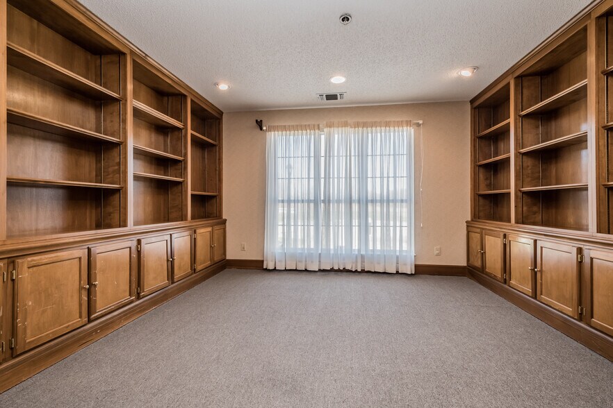 More Photos Of 7222 Day Ave SW, Navarre Medical For Lease