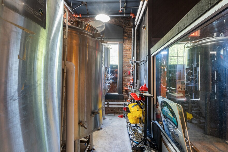 More Photos Of 509 SW G St, Grants Pass Restaurant For Sale