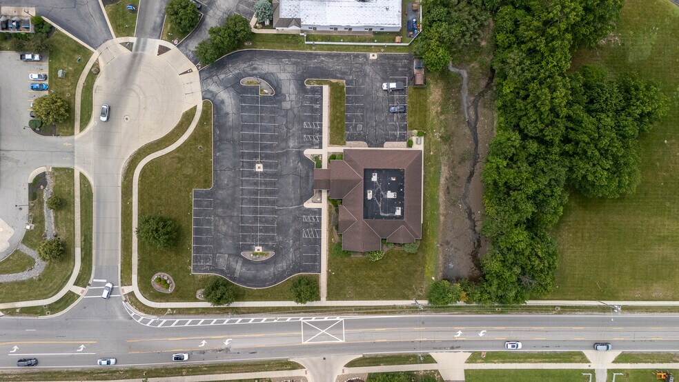 More Photos Of 1502 Traveler's Pt, Avon Medical For Lease