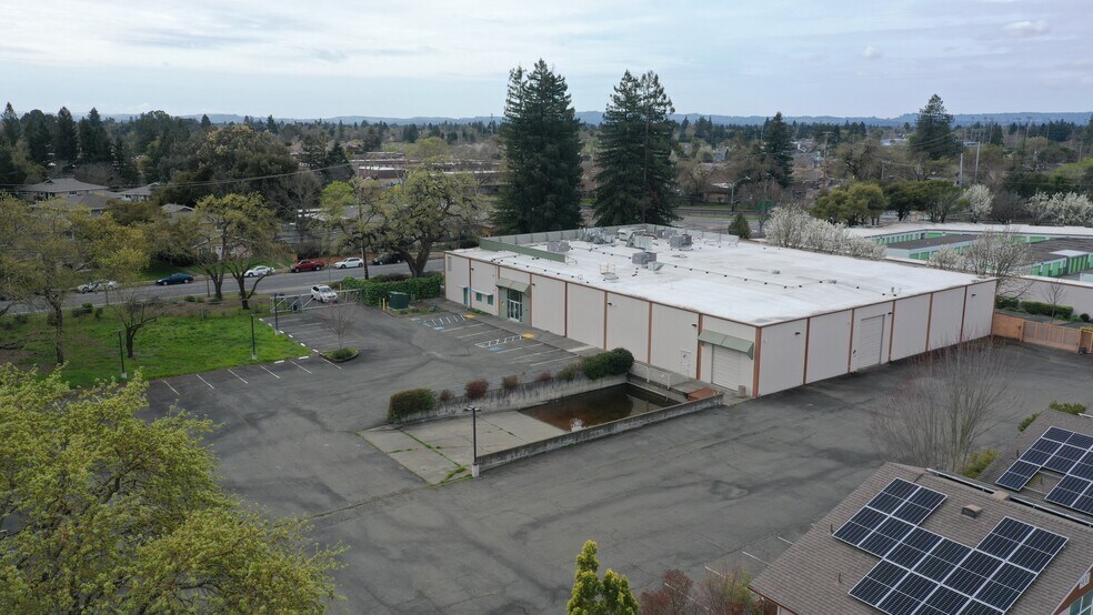 More Photos Of 2049 W Steele Ln, Santa Rosa Warehouse For Sale
