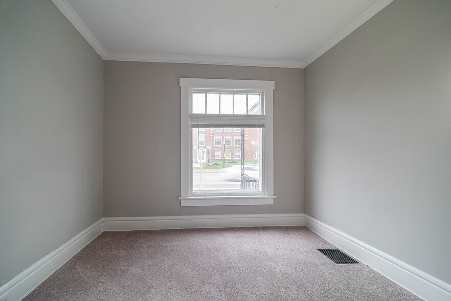 More Photos Of 16-20 W Park St, Westerville Apartments For Sale