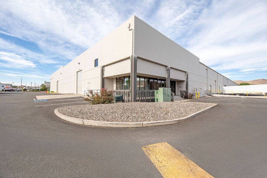 More Photos Of 700-798 E Glendale Ave, Sparks Unknown For Lease
