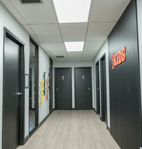 More Photos Of 2216 27th Ave NE, Calgary Flex For Lease