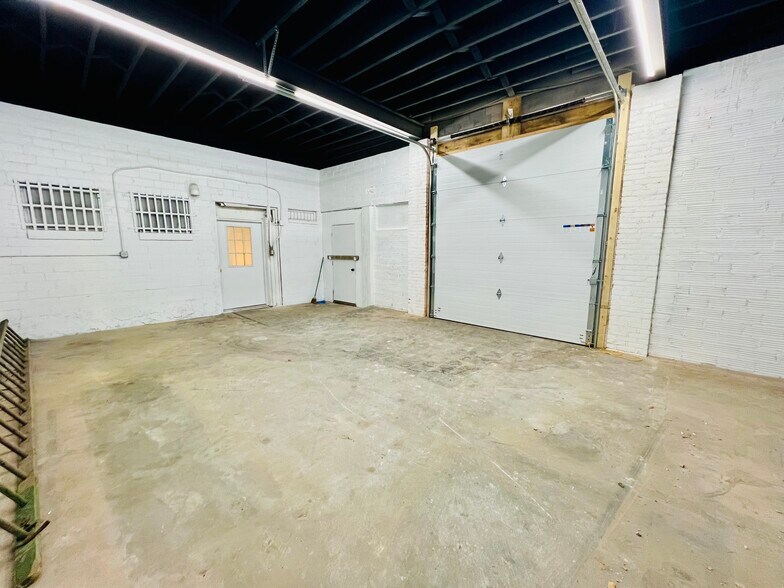 More Photos Of 1938 Airport Hwy, Toledo Freestanding For Sale