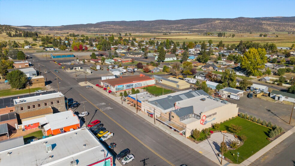 More Photos Of 2126 Broadway st, Malin Sports And Entertainment For Sale