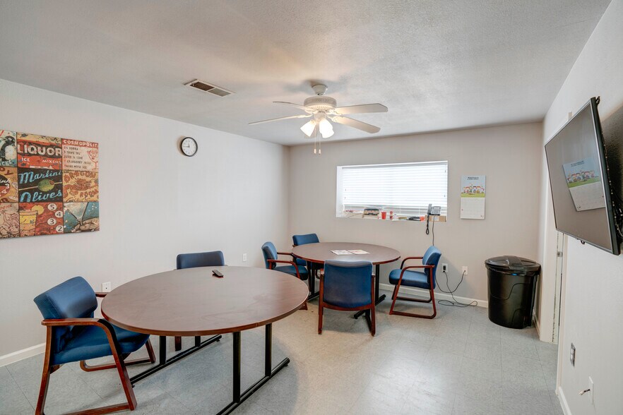 More Photos Of 11578 Airway Blvd, Roanoke Warehouse For Sale