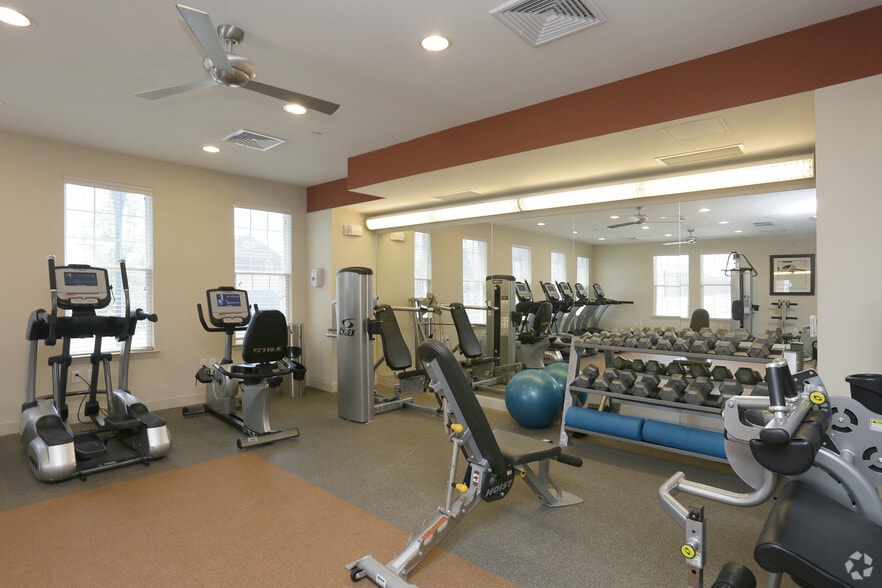 More Photos Of 1 Village Grn, Patchogue Apartments For Lease