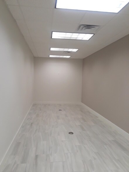 More Photos Of 801-825 N Ed Carey Dr, Harlingen Storefront Retail Office For Lease