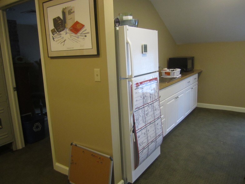 More Photos Of 811 River Rd, Fair Haven Storefront Retail Residential For Lease