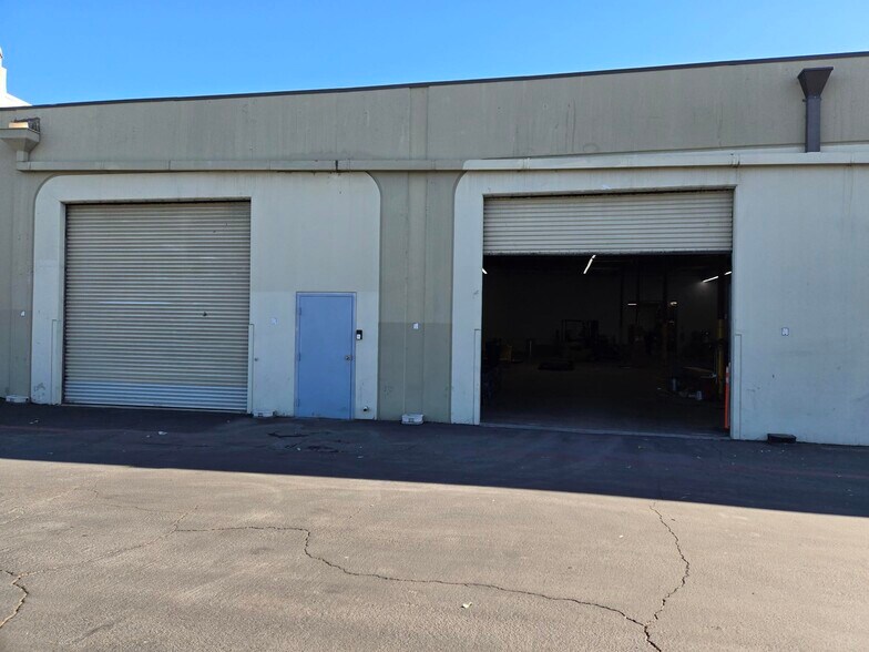 More Photos Of 12820-12848 Pierce St, Pacoima Warehouse For Lease