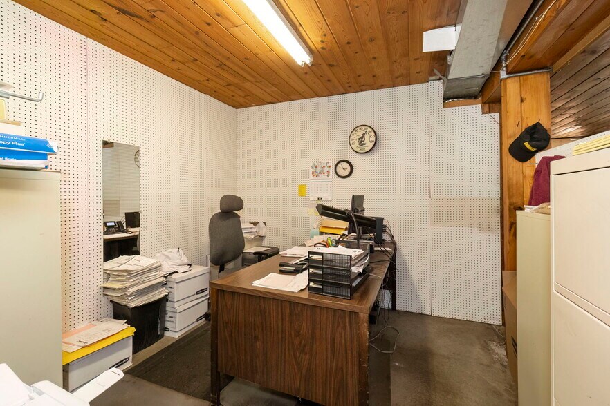 More Photos Of 901 Bay St, Port Orchard Storefront For Sale