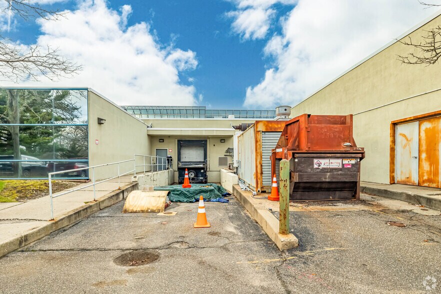 More Photos Of 25 Melville Park Rd, Melville Office For Lease