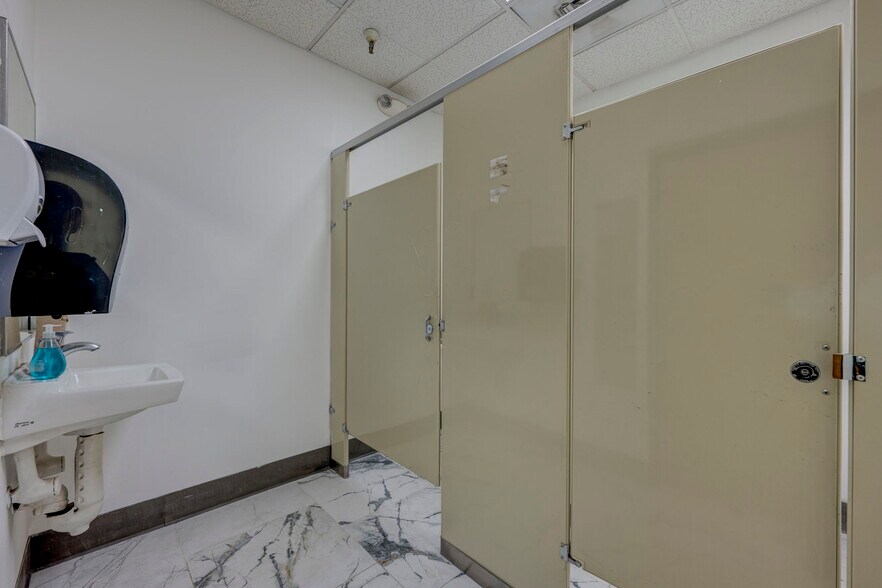 More Photos Of 575-585 Reactor Way, Reno Distribution For Lease