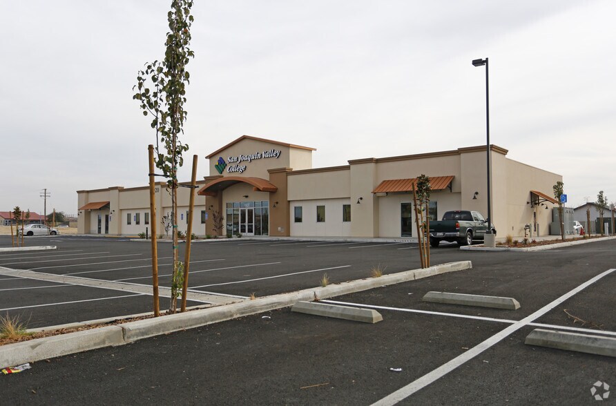 Primary Photo Of 1920 Cecil Ave, Delano Office For Lease