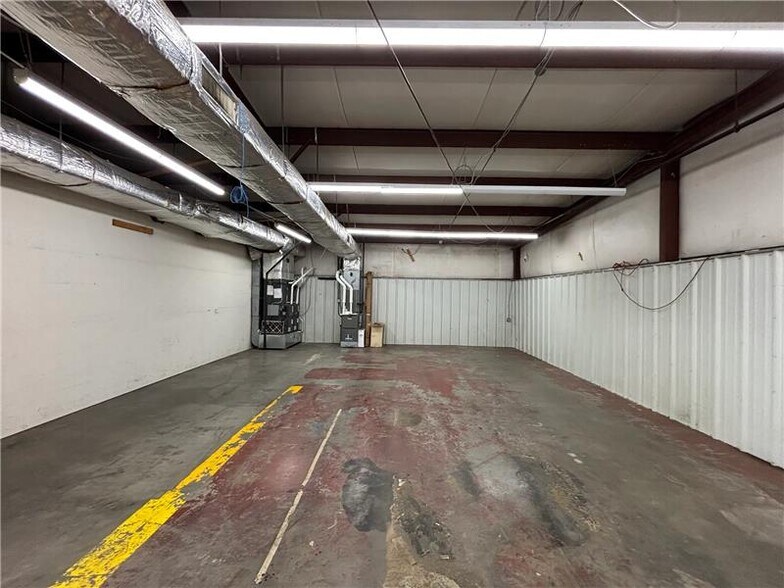 More Photos Of 4700 Parallel Pky, Kansas City Freestanding For Sale