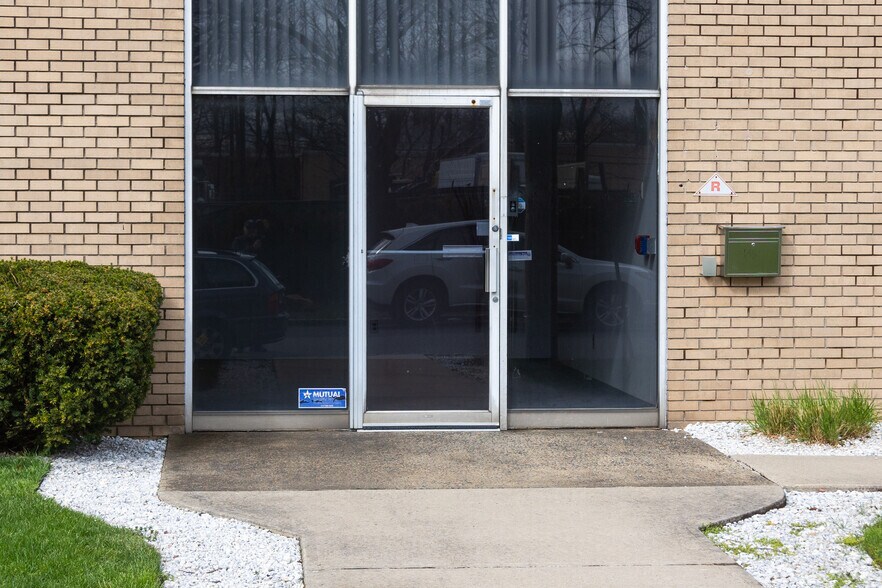 More Photos Of 185 Sumner Ave, Kenilworth Warehouse For Lease