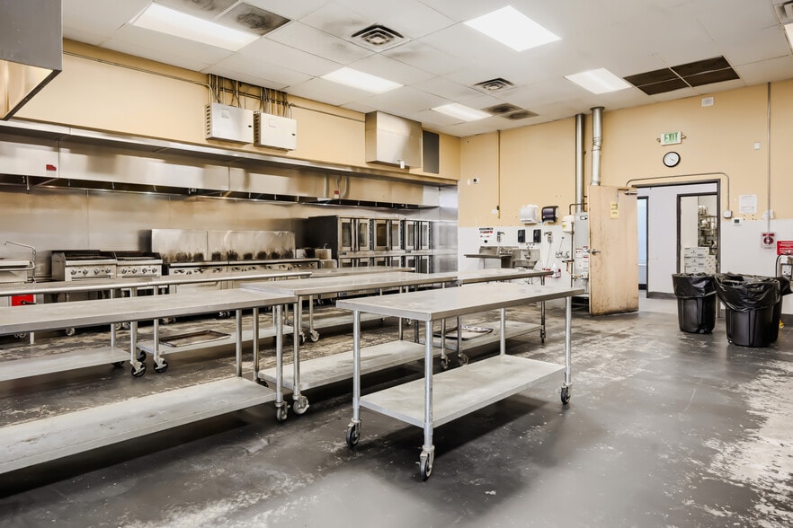 More Photos Of 4895-4897 Oakland St, Denver Food Processing For Sale