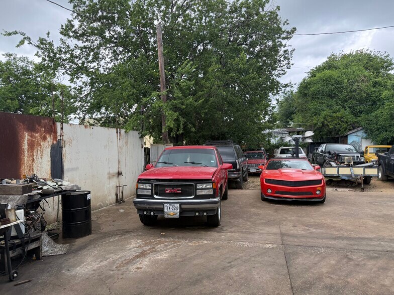 More Photos Of 3420 South Fwy, Fort Worth Warehouse For Sale