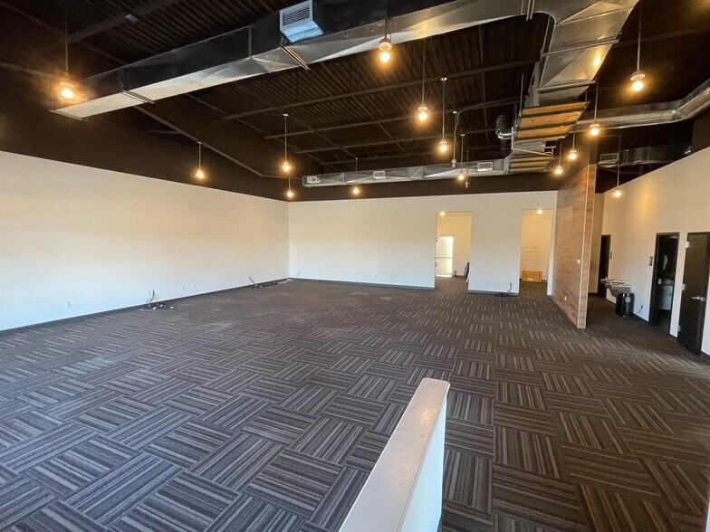 More Photos Of 3302 W Broadway Business Park Ct, Columbia General Retail For Lease