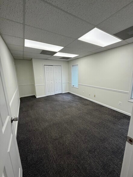 More Photos Of 8 Irongate Dr, Waldorf Warehouse For Lease