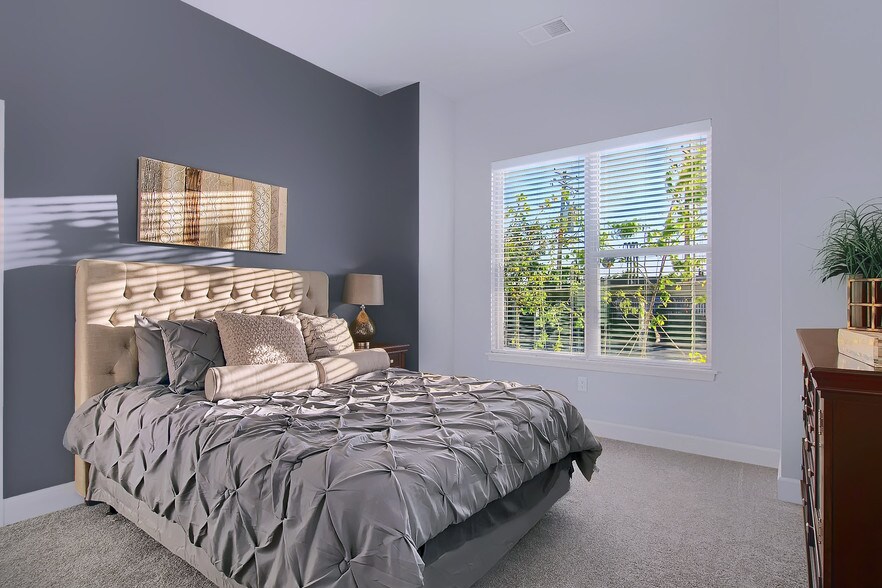 More Photos Of 1001 Old Olive Way, Creve Coeur Apartments For Lease