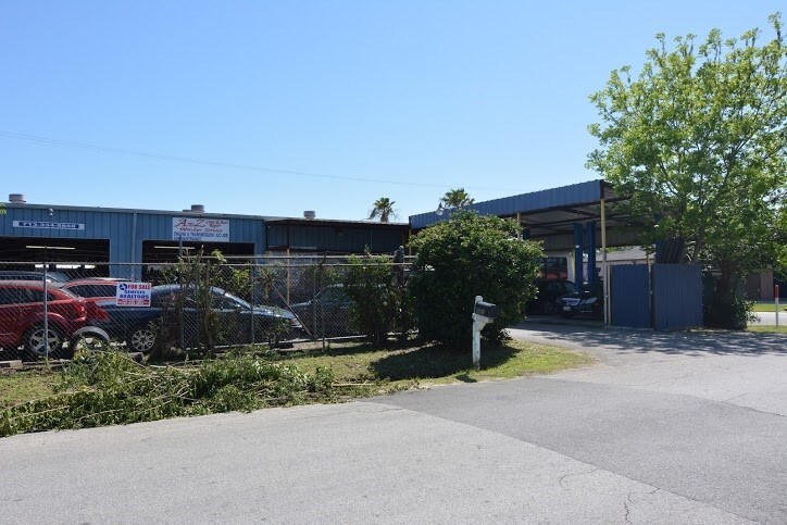 More Photos Of 8921 Daffodil Ave, Houston Auto Repair For Lease