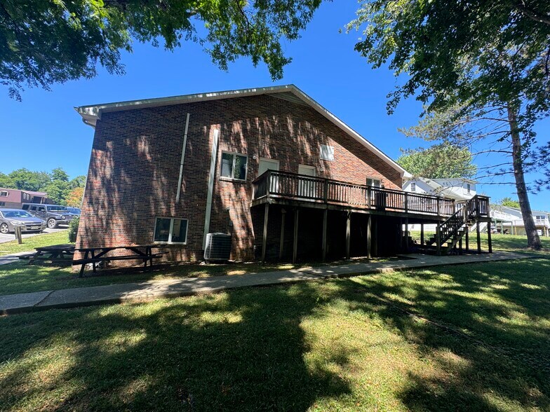 More Photos Of 1046 Terrace Dr, Marion Flex For Sale