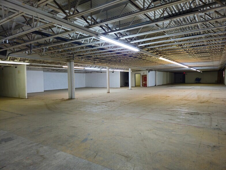 More Photos Of 4495-4499 Mall Dr, Steubenville Freestanding For Lease