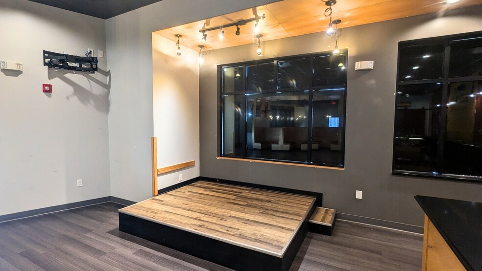 More Photos Of 1285 S College Mall Rd, Bloomington Storefront For Lease