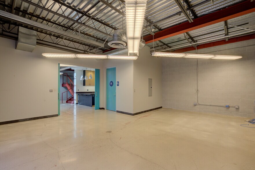 More Photos Of 130 Lomita St, El Segundo Research And Development For Lease