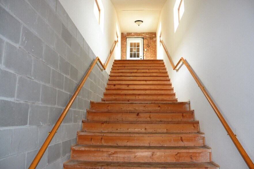 More Photos Of 3213 Washington Ave, Racine Storefront Retail Residential For Sale