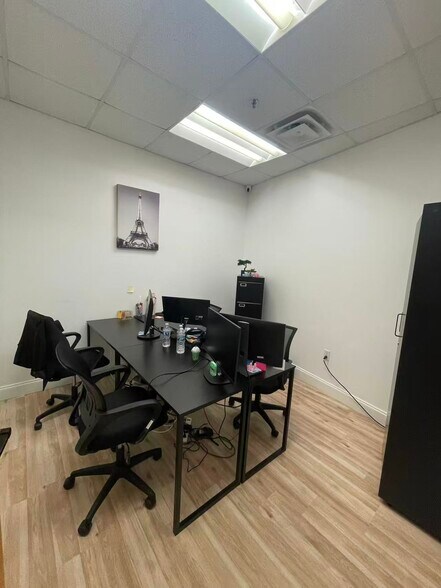 More Photos Of 7075 Kingspointe Pky, Orlando Showroom For Sale