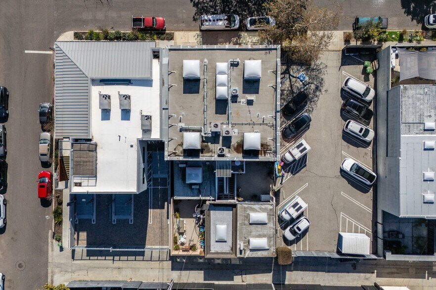 More Photos Of 513 Boccaccio Ave, Venice Office For Lease