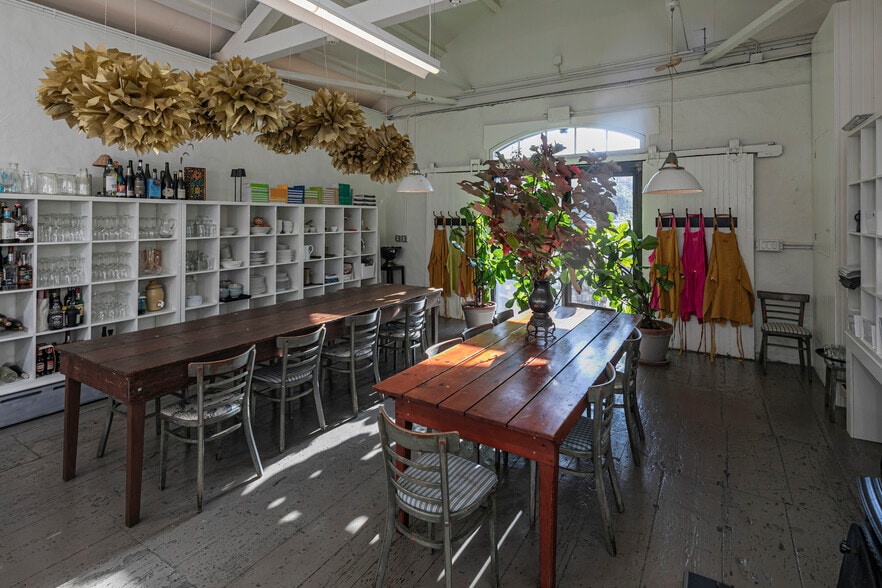 More Photos Of 2 Bridge St, Milford Restaurant For Sale