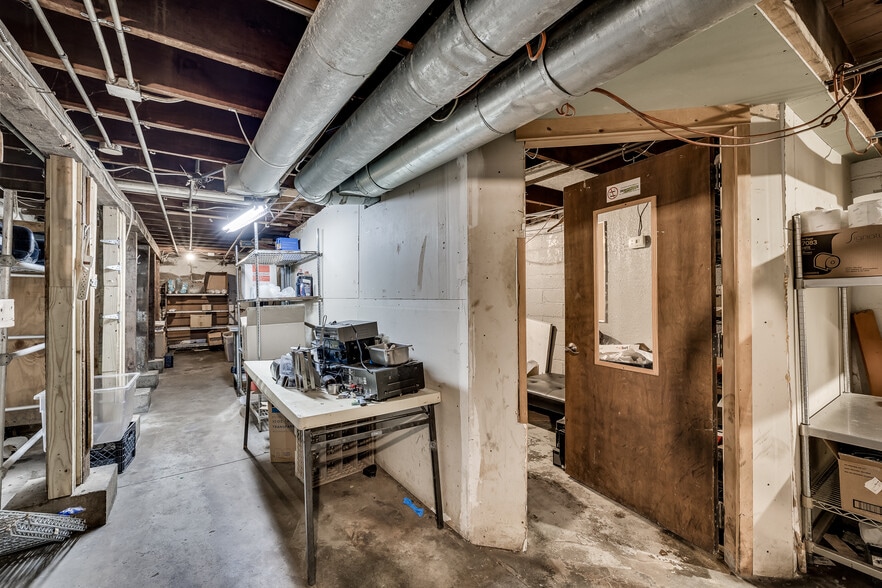 More Photos Of 2201-2205 44th Ave N, Minneapolis Restaurant For Sale