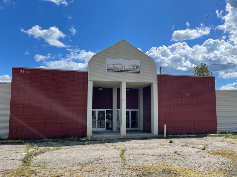 Primary Photo Of 5141 S Martin Luther King Jr Blvd, Lansing Bowling Alley For Lease