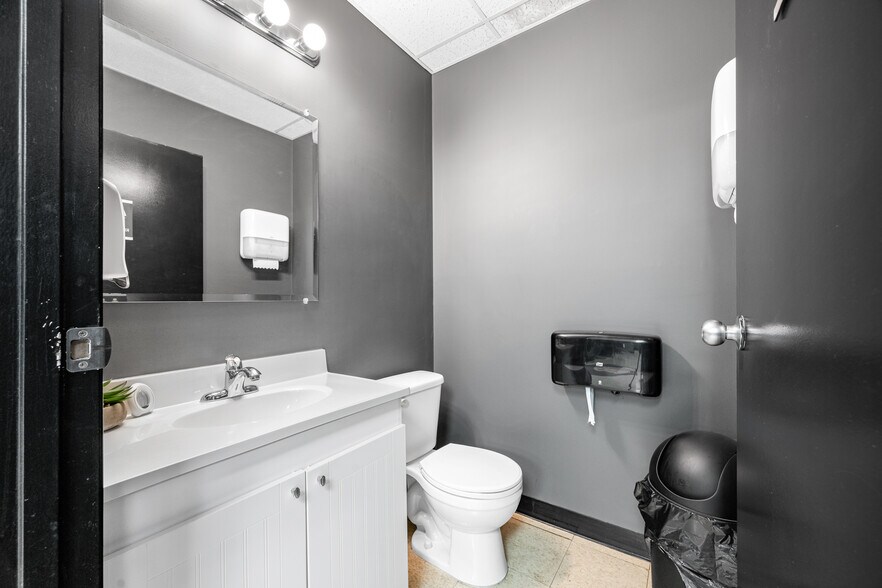 More Photos Of 5114 62 St, Lloydminster Warehouse For Sale