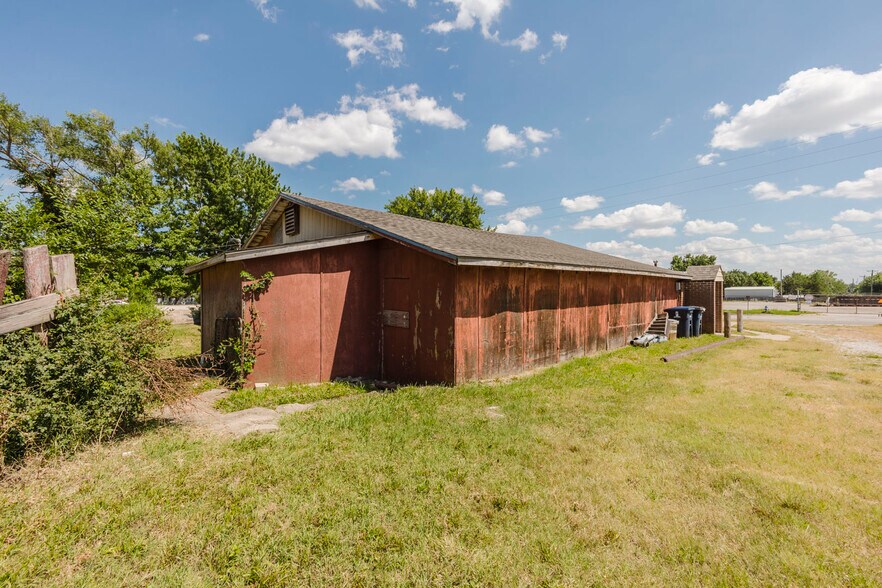 More Photos Of 1610 W 6th Ave, El Dorado General Retail For Sale