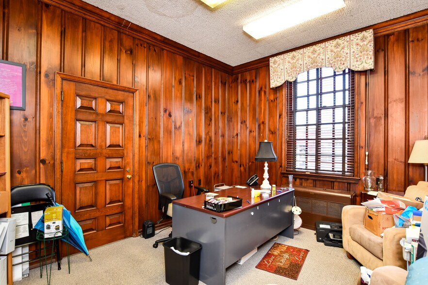 More Photos Of 429 N Main St, Greenville Office Residential For Sale