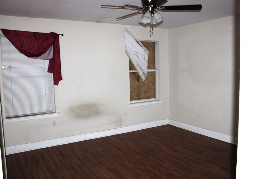 More Photos Of 7070 Bundy Rd, New Orleans Storefront Retail Residential For Sale