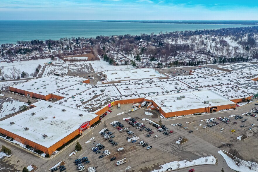 More Photos Of 4350 24th Ave, Fort Gratiot Freestanding For Lease